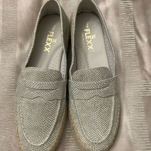 Loafers never been worn. I ordered an 81/2 and received an 8.